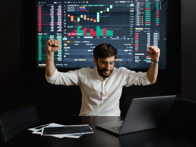eToro ou Interactive Brokers : quel broker pour débuter ?