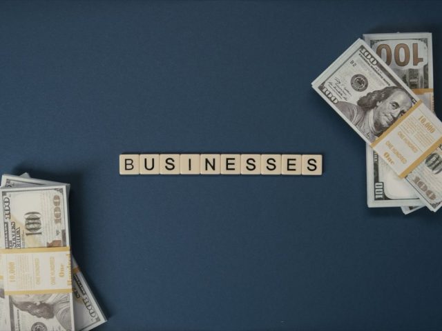 Transformer compétences fintech en revenus : prestation vs