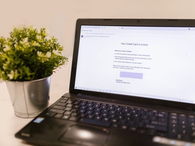 Gérer mots de passe et accès aux comptes financiers